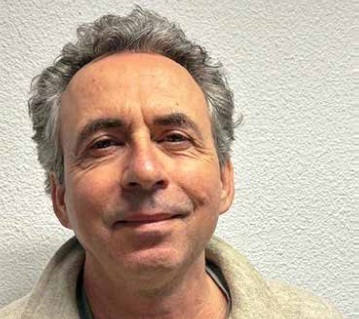 Ezrah_Bakker_359x319 Interview: Motief van...